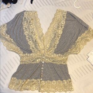 6 Degrees Gray and Cream Lace Kimono Top